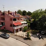 Two Bed Fortuna Near The 3* Poreč