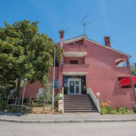 Two Bed Fortuna Near The Πανσιόν Πόρετς