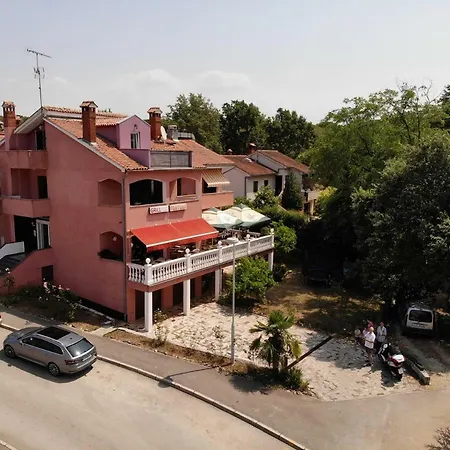 Two Bed Fortuna Near The 3* Poreč