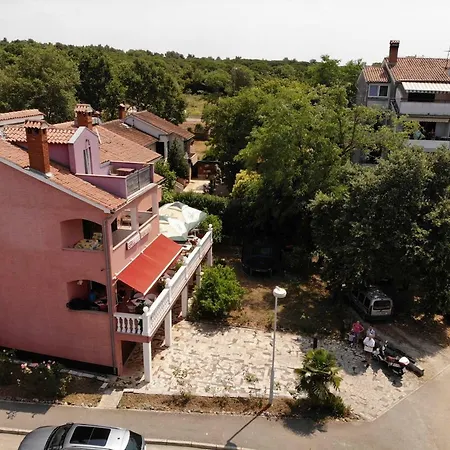 Two Bed Fortuna Near The 3* Poreč